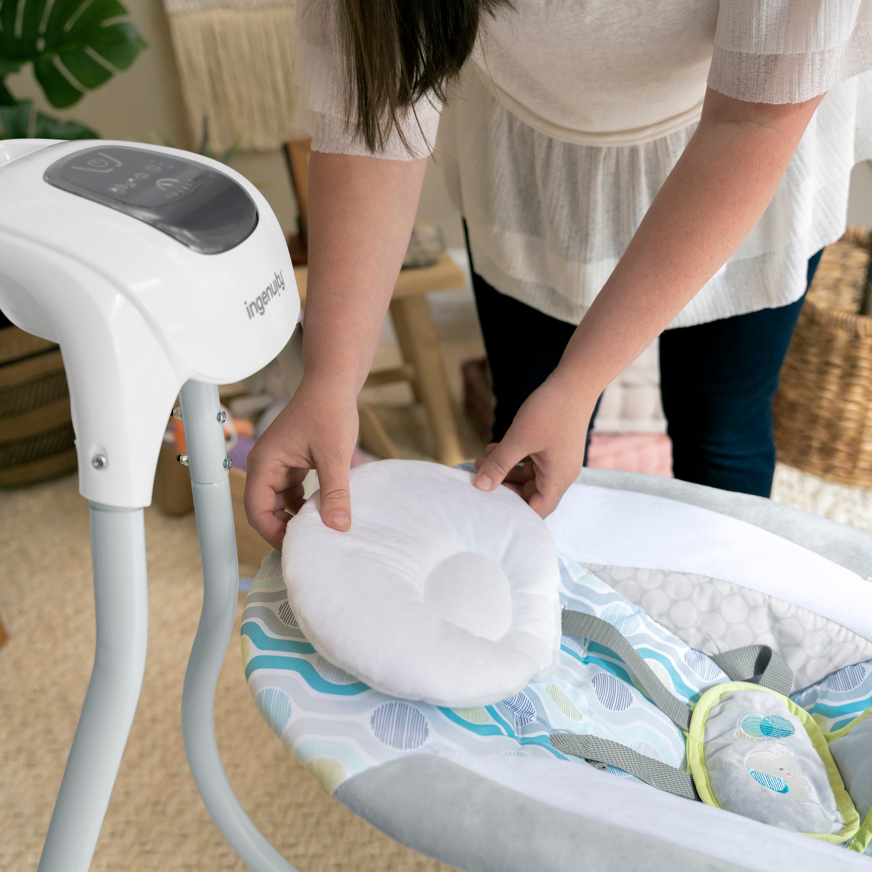 Ingenuity SimpleComfort Balançoire électrique apaisante pour bébé Everston  